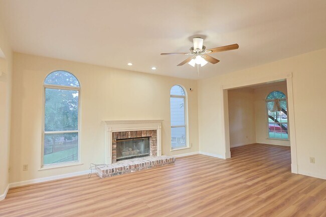 Building Photo - 600 Arbor Gln Ct