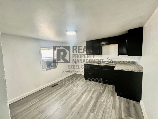 Building Photo - 2802 Lakeview Ave