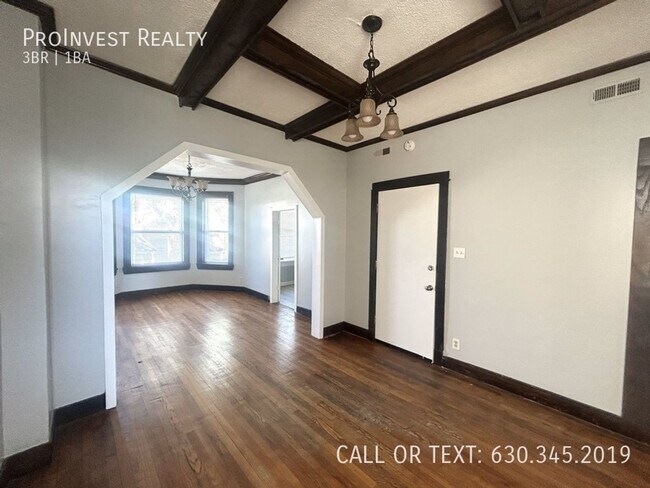 Building Photo - 4356 S Wells St