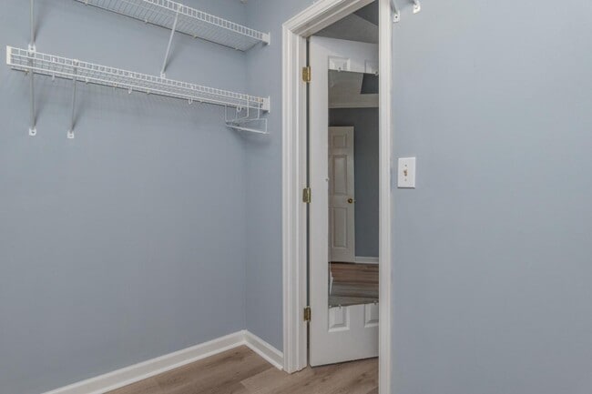 Building Photo - 9300 Greythorne Way