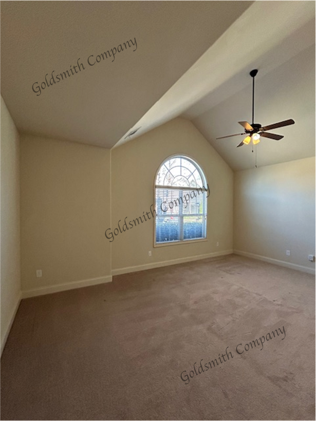 Building Photo - "Spacious 5-Bedroom Retreat with 4 Full Baths in Greenville - 3,400 Sq Ft of Comfort!"