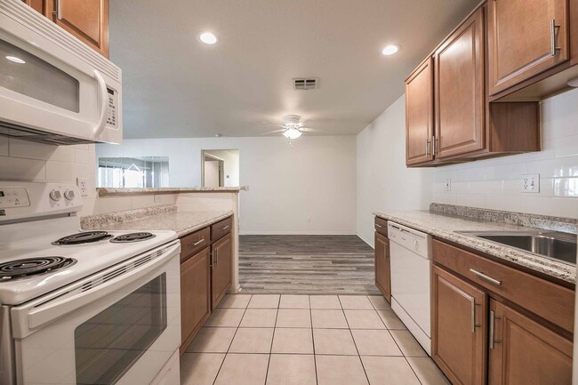 Building Photo - Upgraded & simply beautiful 3 Bedroom Condo!