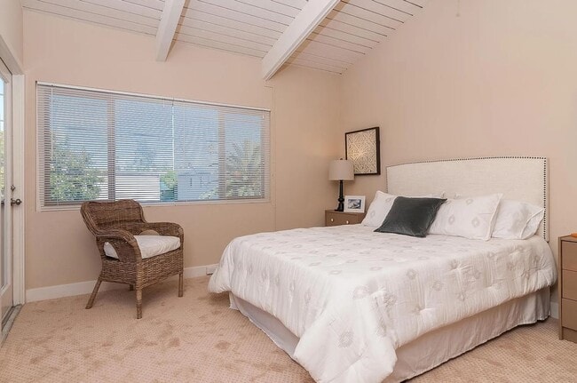 Building Photo - 4 Bedrooms and 2.5 baths!  Modern upgrades and a coastal community!