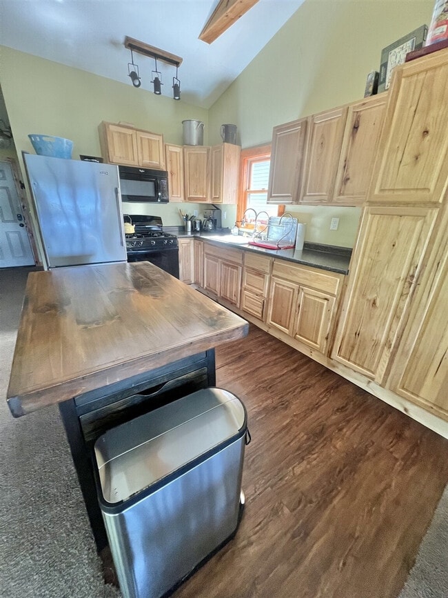 Building Photo - 36 Brentwood Rd