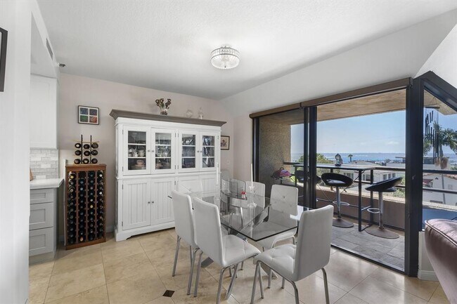 Building Photo - 230 W Laurel St