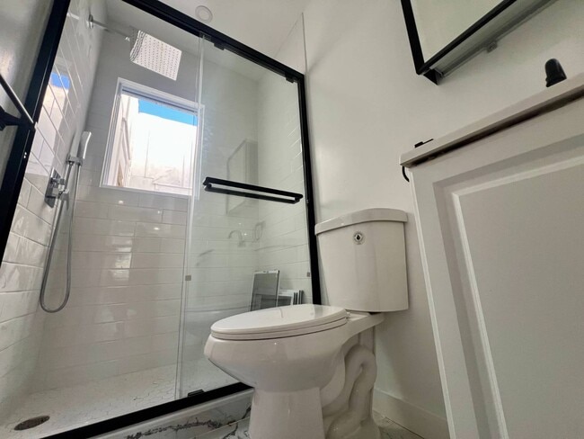 Primary Photo - 81-05 Northern Blvd