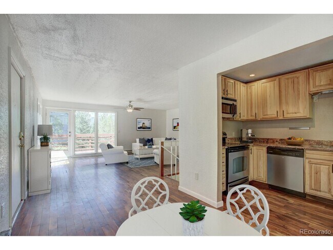 Building Photo - 347 Deer Path Rd