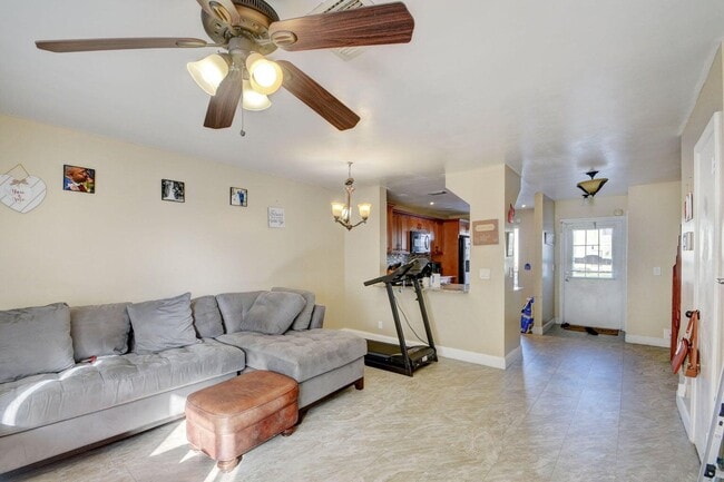 Building Photo - 799 Hill Dr