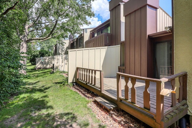 Building Photo - 177 Cascade Dr