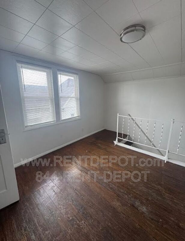 Building Photo - 416 E Riverside Dr