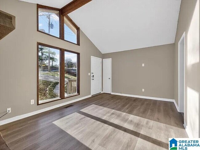 Building Photo - 3031 Apple Valley Ln