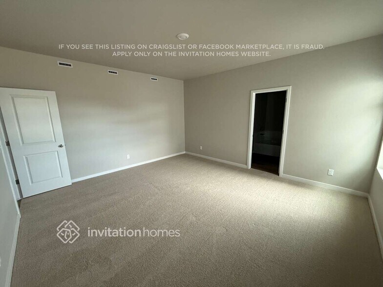 Building Photo - 972 Cascade Falls St