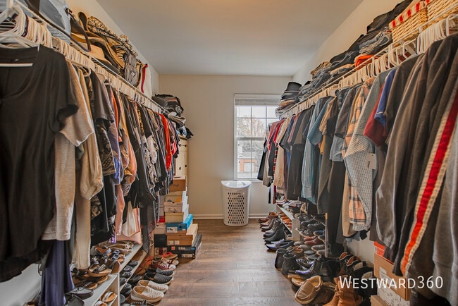 Building Photo - 2971 Ellsworth Dr