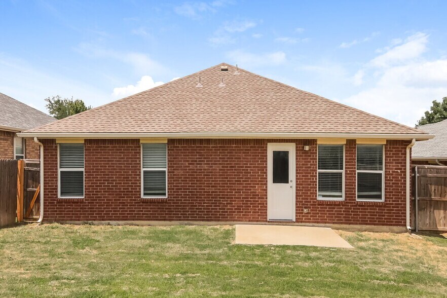 Building Photo - 1428 Waterford Dr
