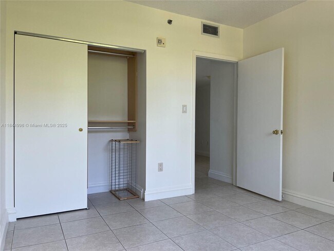 Building Photo - 1824 Brickell Ave
