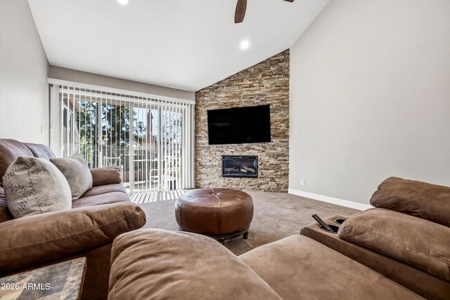 Building Photo - 7340 N Vía Camello Del Norte