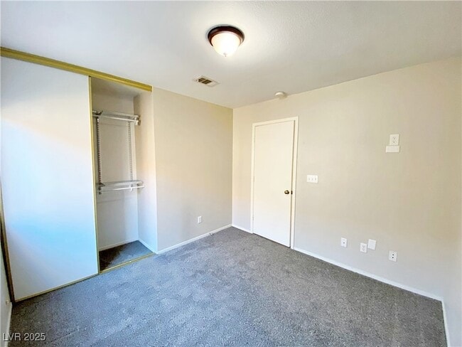 Building Photo - 1037 Cedar Pines St