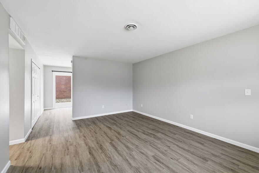 Building Photo - 84 Lasalle St