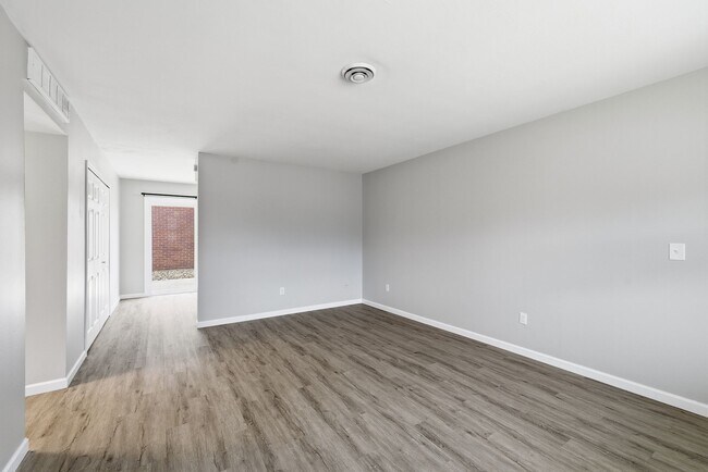 Building Photo - 84 Lasalle St