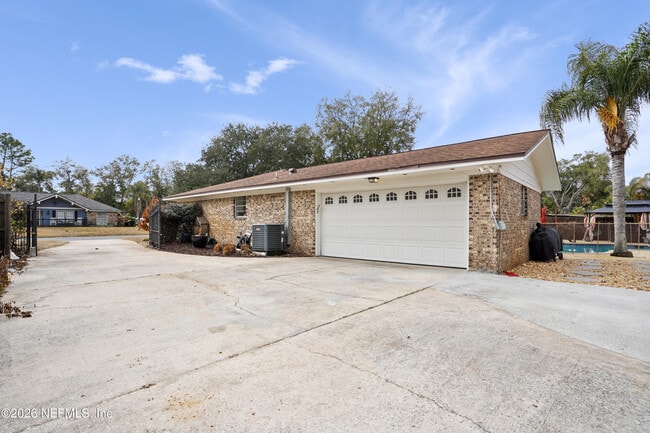 Building Photo - 6717 Lenczyk Dr