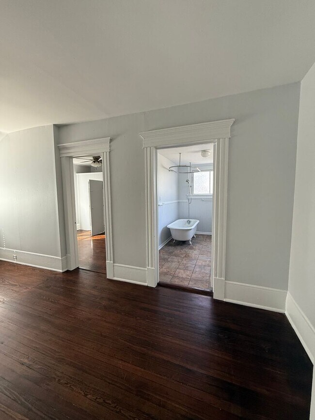 Building Photo - Super cool Apartment in Historic Home Near Downtown