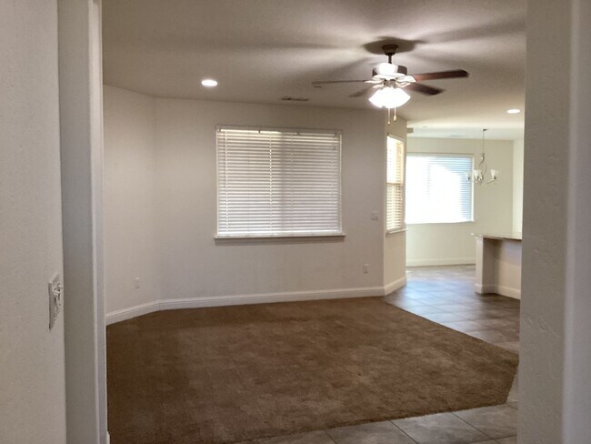 Building Photo - 814 S Bliss Ave