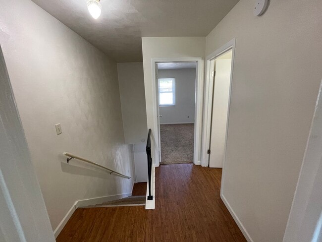 Building Photo - 2 BR townhouse with basement and off street parking