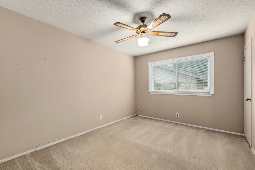 Building Photo - 4802 Gerona Dr