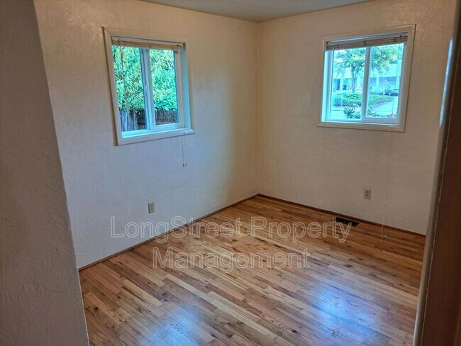 Building Photo - 1930 NW Kings Blvd