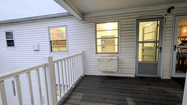 Building Photo - 14 Fairview Dr