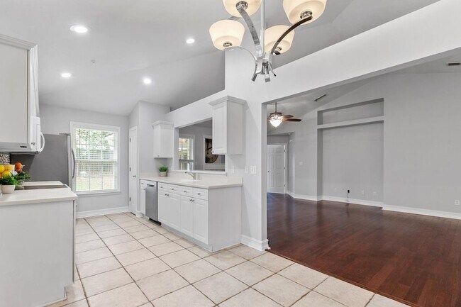 Building Photo - 2521 Heathrow Dr