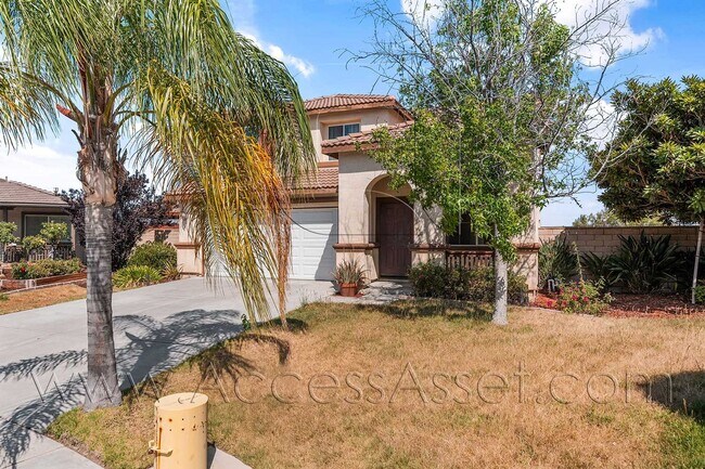 Building Photo - Large 4 Bed/3 Bath Home with an Incredible View!