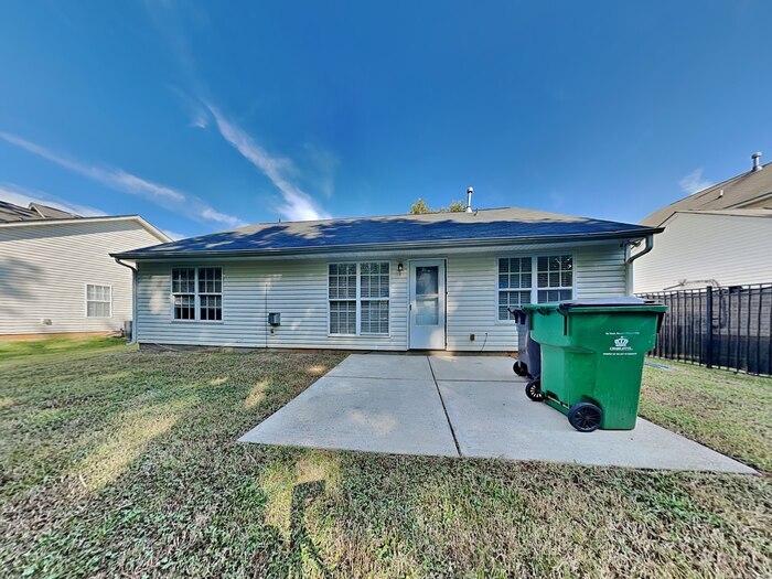 Building Photo - 2613 Fairstone Ave