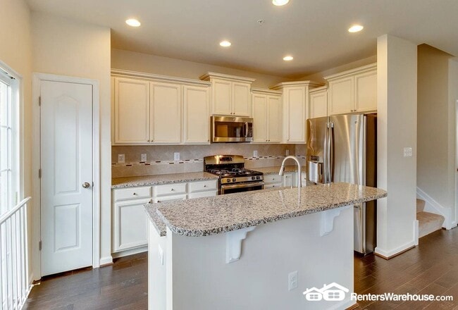 Building Photo - 8120 Mill Falls Ct