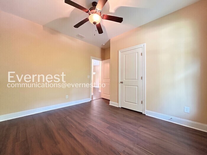 Building Photo - 1500 Drew Dr