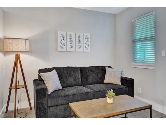 Building Photo - 50 Davie Blvd