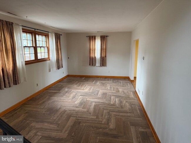 Building Photo - 448 Lake Ave