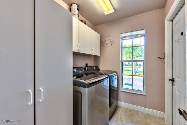 Building Photo - 691 Melville Ct