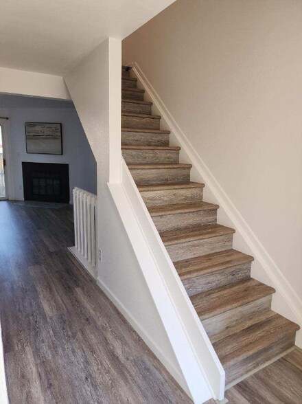 Building Photo - 2432 Lexington Village Ln