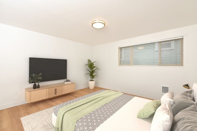 Building Photo - Greenlake Remodel - 1 Bed / 1 Bath, In Unit Washer / Dryer