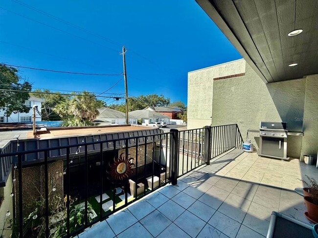 Building Photo - 162 E Davis Blvd