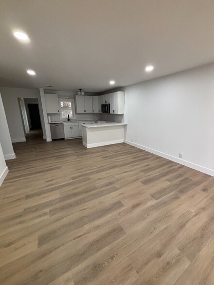 Building Photo - 4213 Kingsley Dr