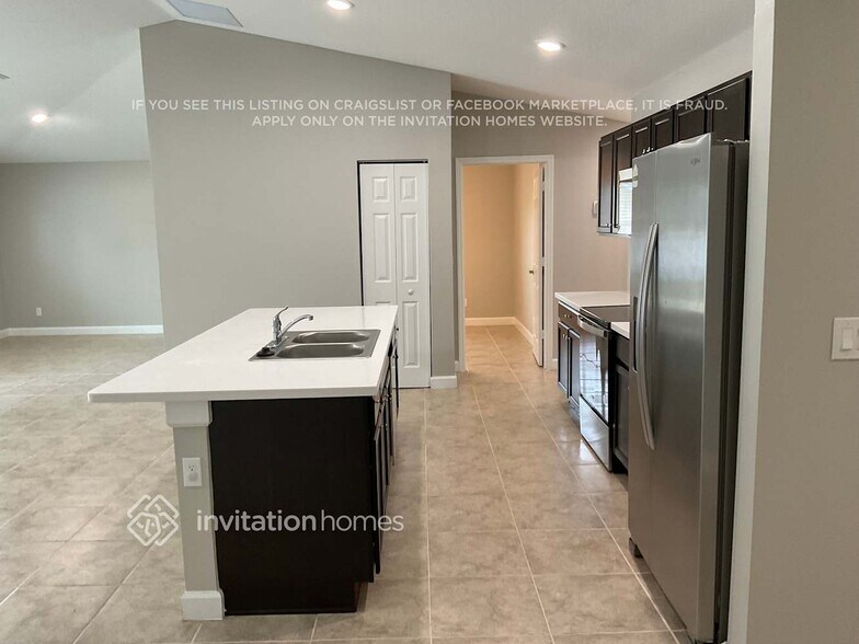 Building Photo - 761 Airoso Rd SE