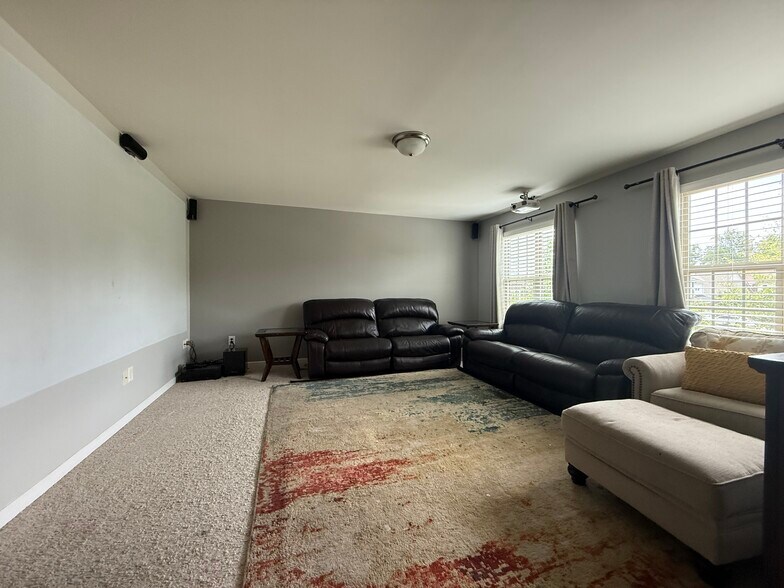 Building Photo - 6000 Fryars Gate Ct