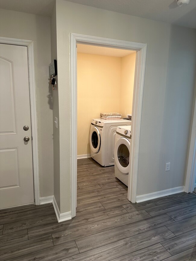 Building Photo - 8997 Southern Charm Cir