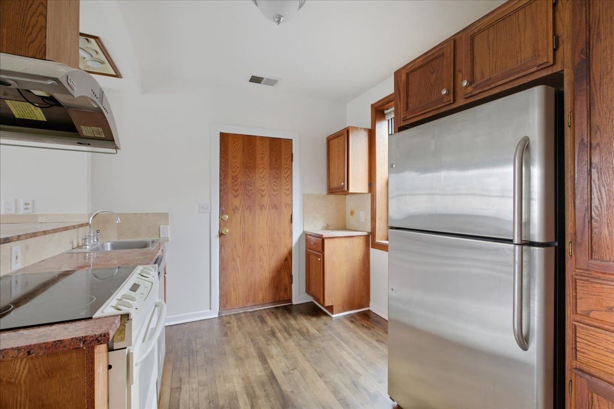 Building Photo - 3558 W Cortland St