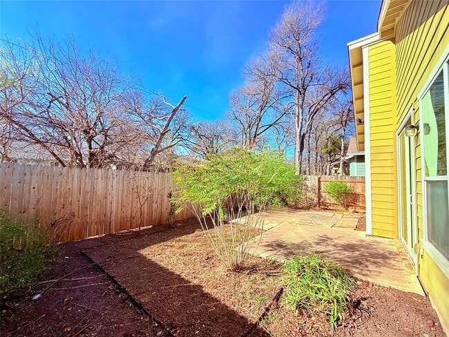 Building Photo - 2505 Amur Dr