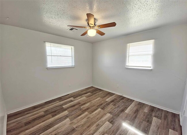 Building Photo - 3224 Lazy Ln