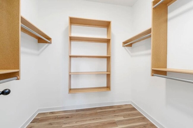 Building Photo - 2114 W Elk Rdg Ave