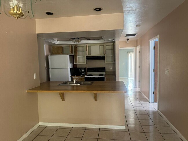 Building Photo - 517 SE 23rd Pl